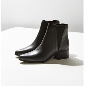 *Brand New Never Worn* Blk Leather Chelsea Bootie